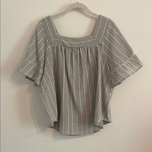Black and White Boxy Blouse with Short Sleeves
